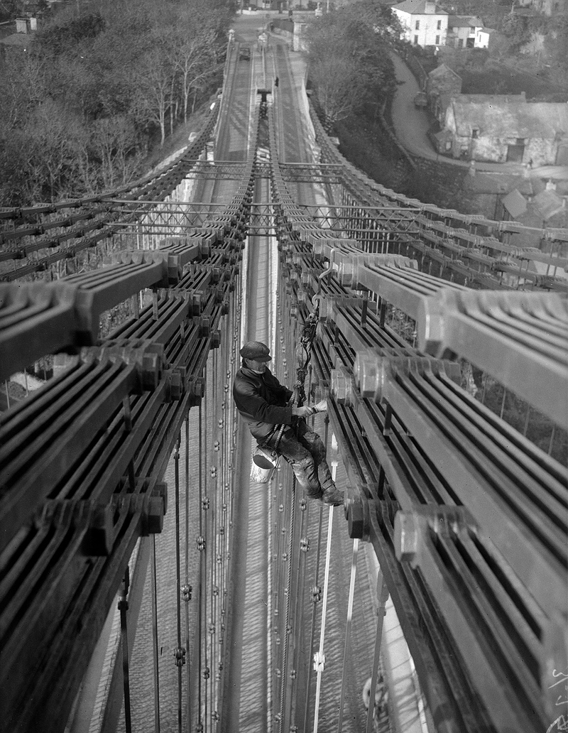 Illustration for article titled 21 Views Of Workers Struggling With Megastructures